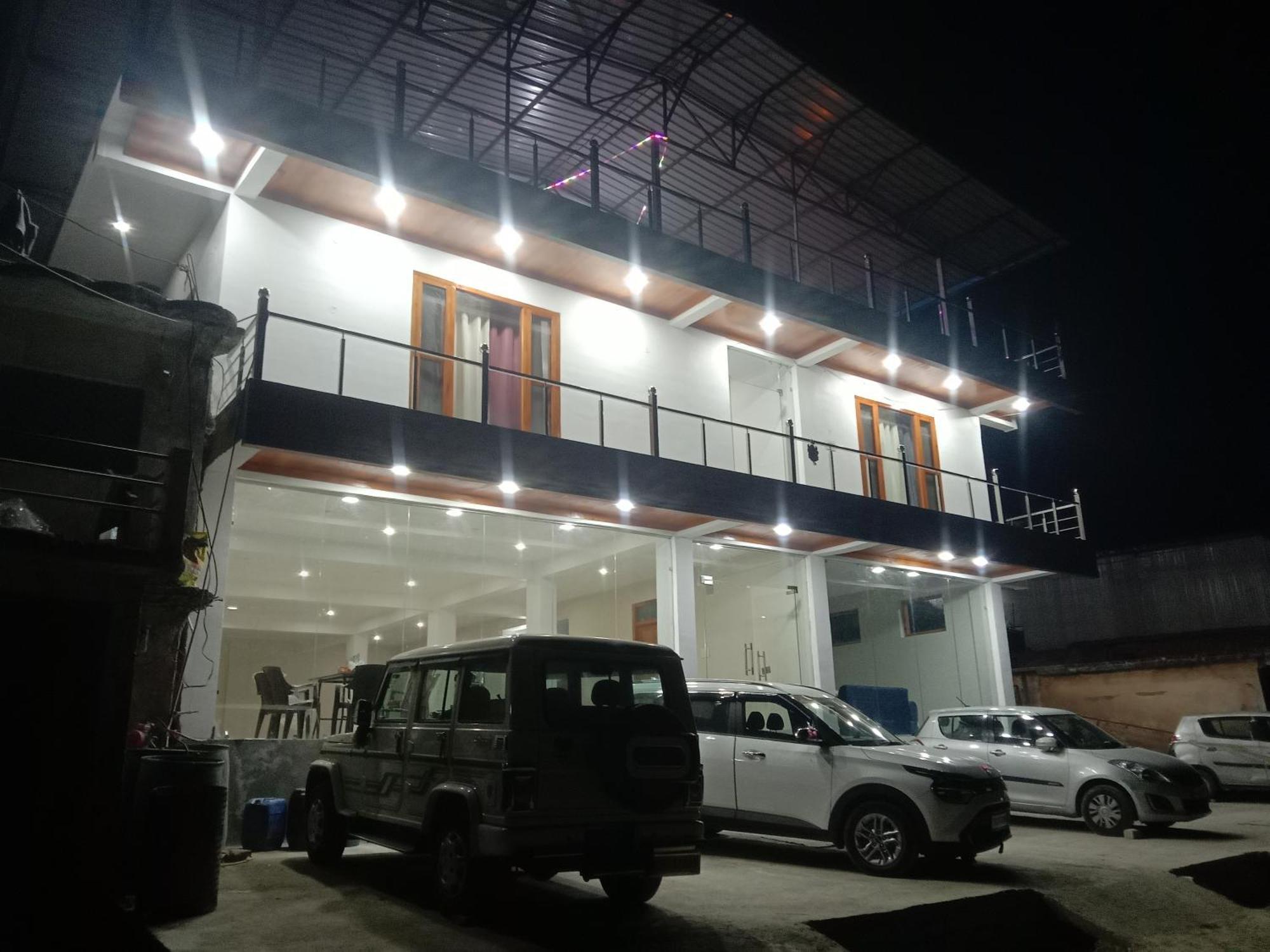 Himalayan Hill Top Resort Kanatal Buitenkant foto