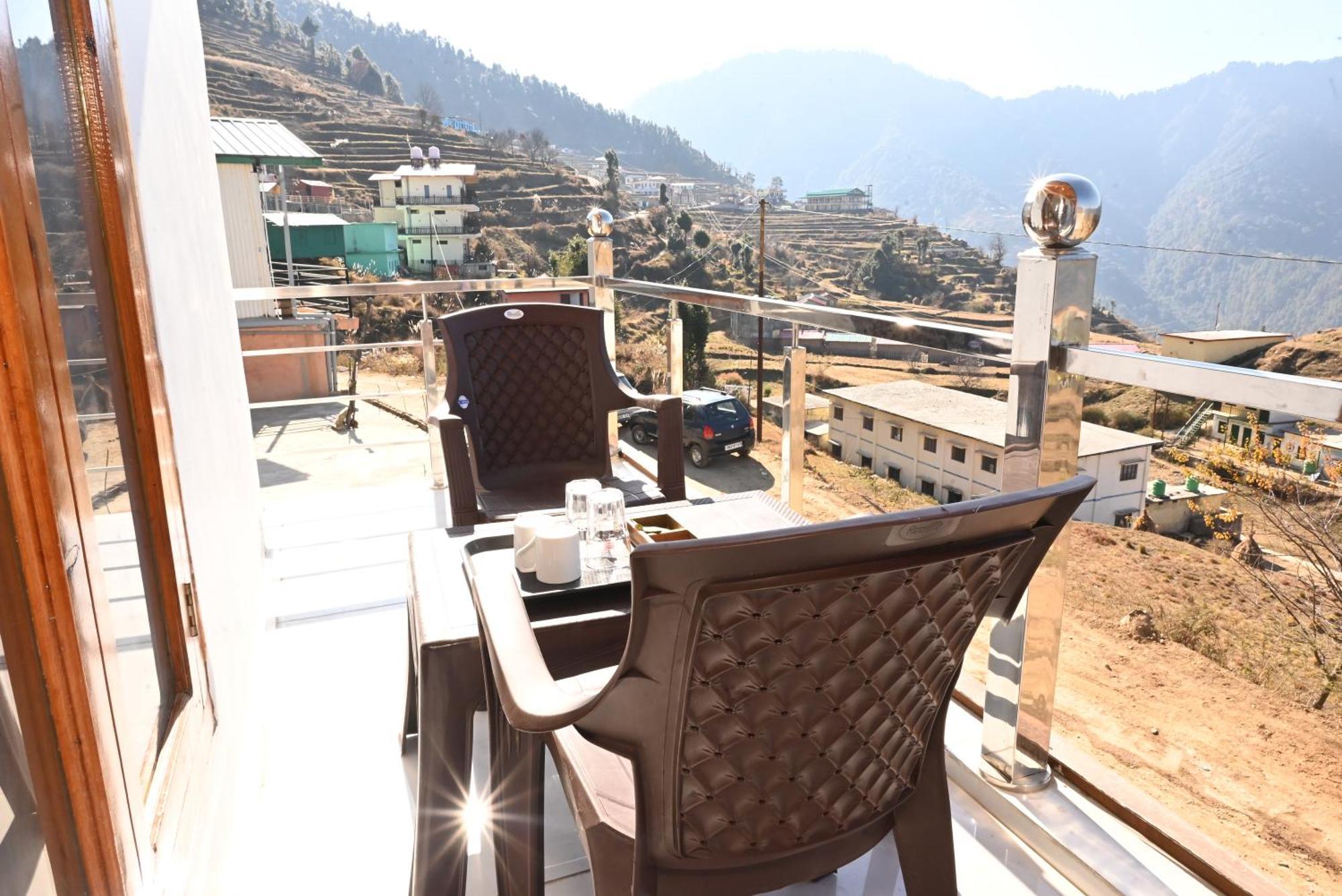 Himalayan Hill Top Resort Kanatal Buitenkant foto