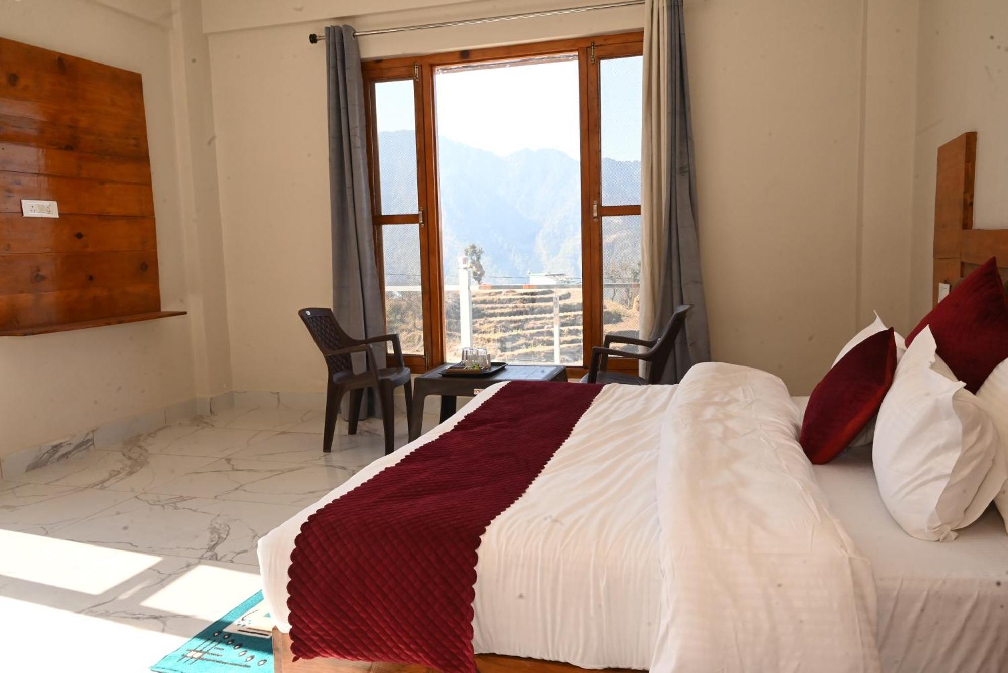 Himalayan Hill Top Resort Kanatal Buitenkant foto