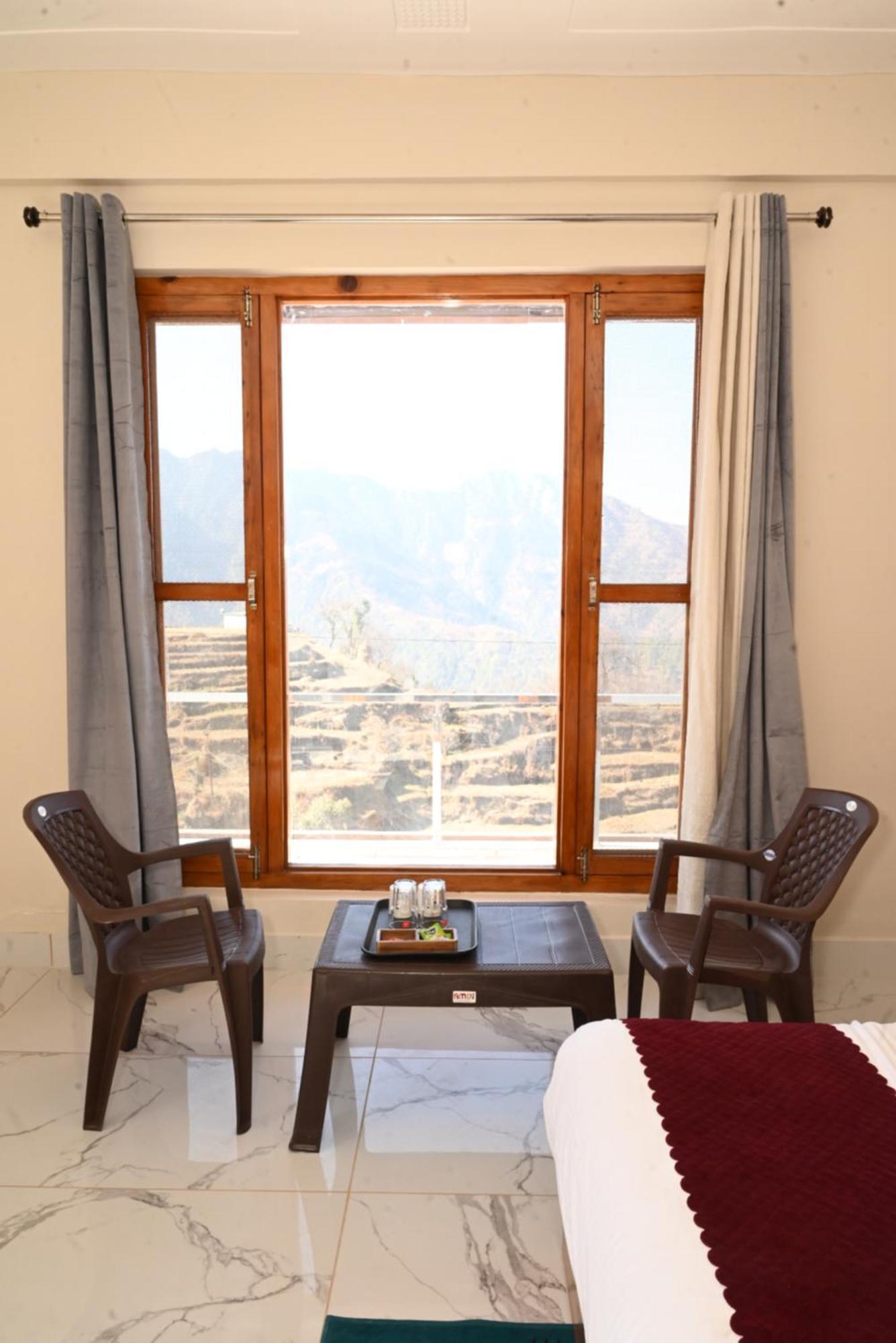 Himalayan Hill Top Resort Kanatal Buitenkant foto