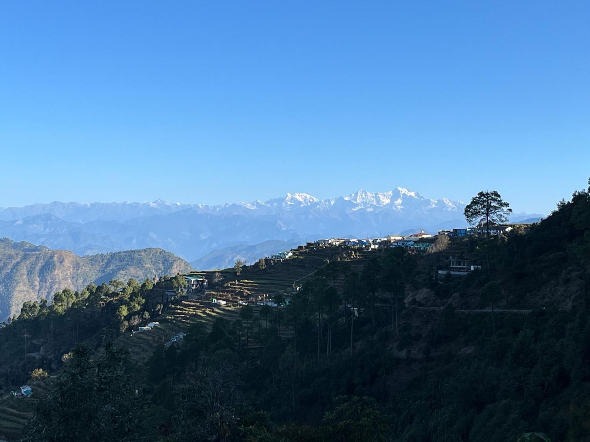Himalayan Hill Top Resort Kanatal Buitenkant foto
