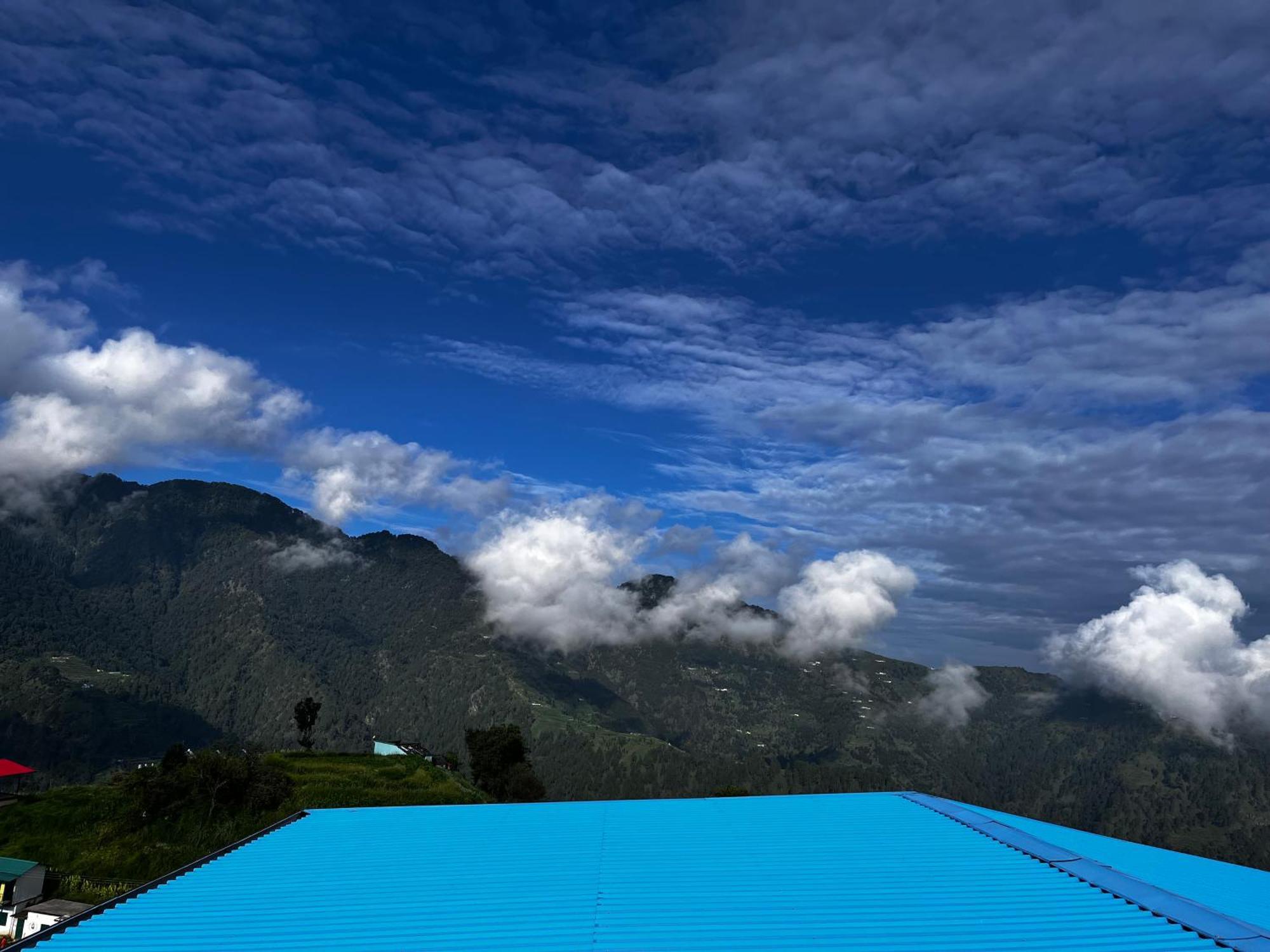 Himalayan Hill Top Resort Kanatal Buitenkant foto