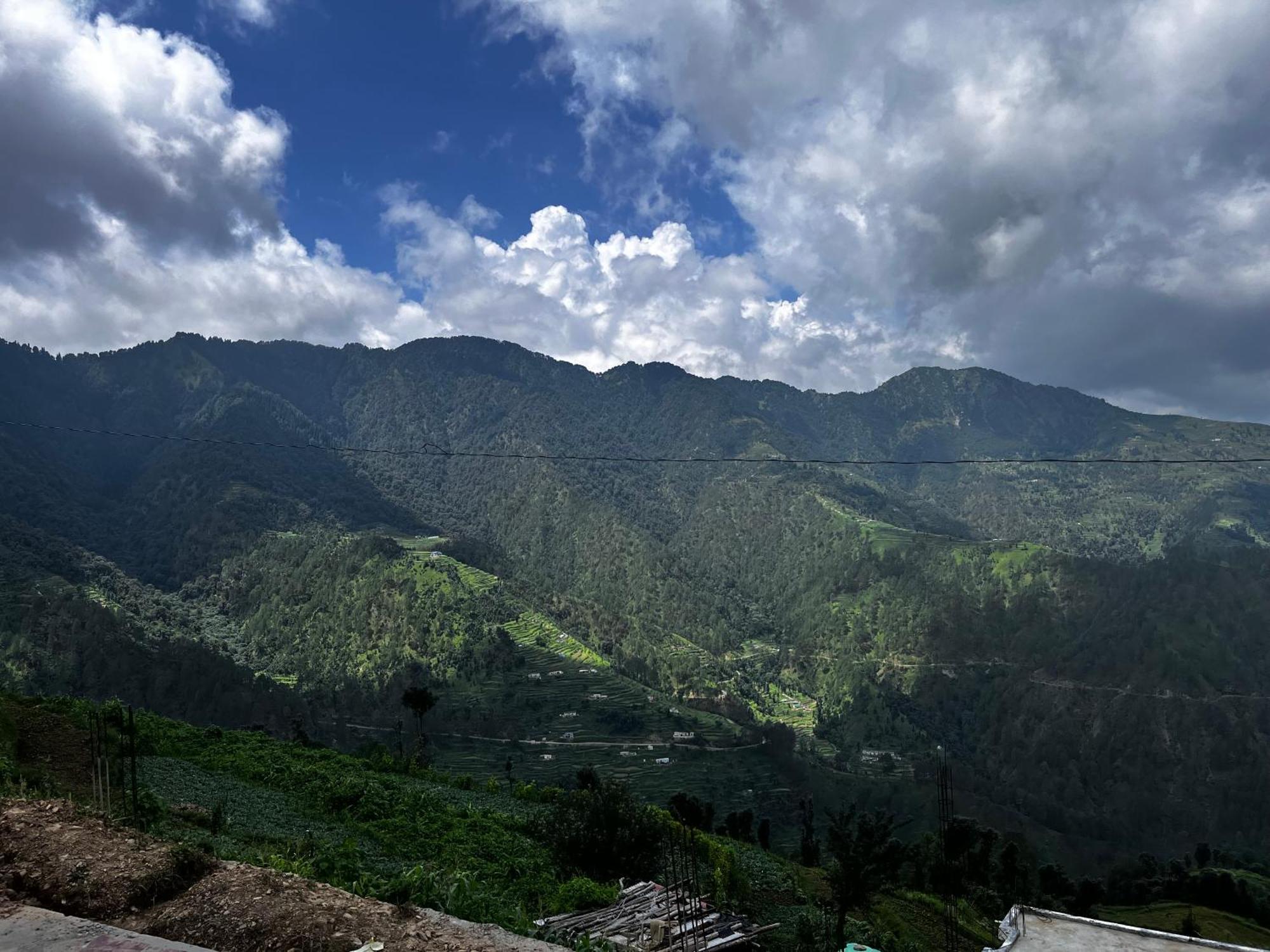 Himalayan Hill Top Resort Kanatal Buitenkant foto
