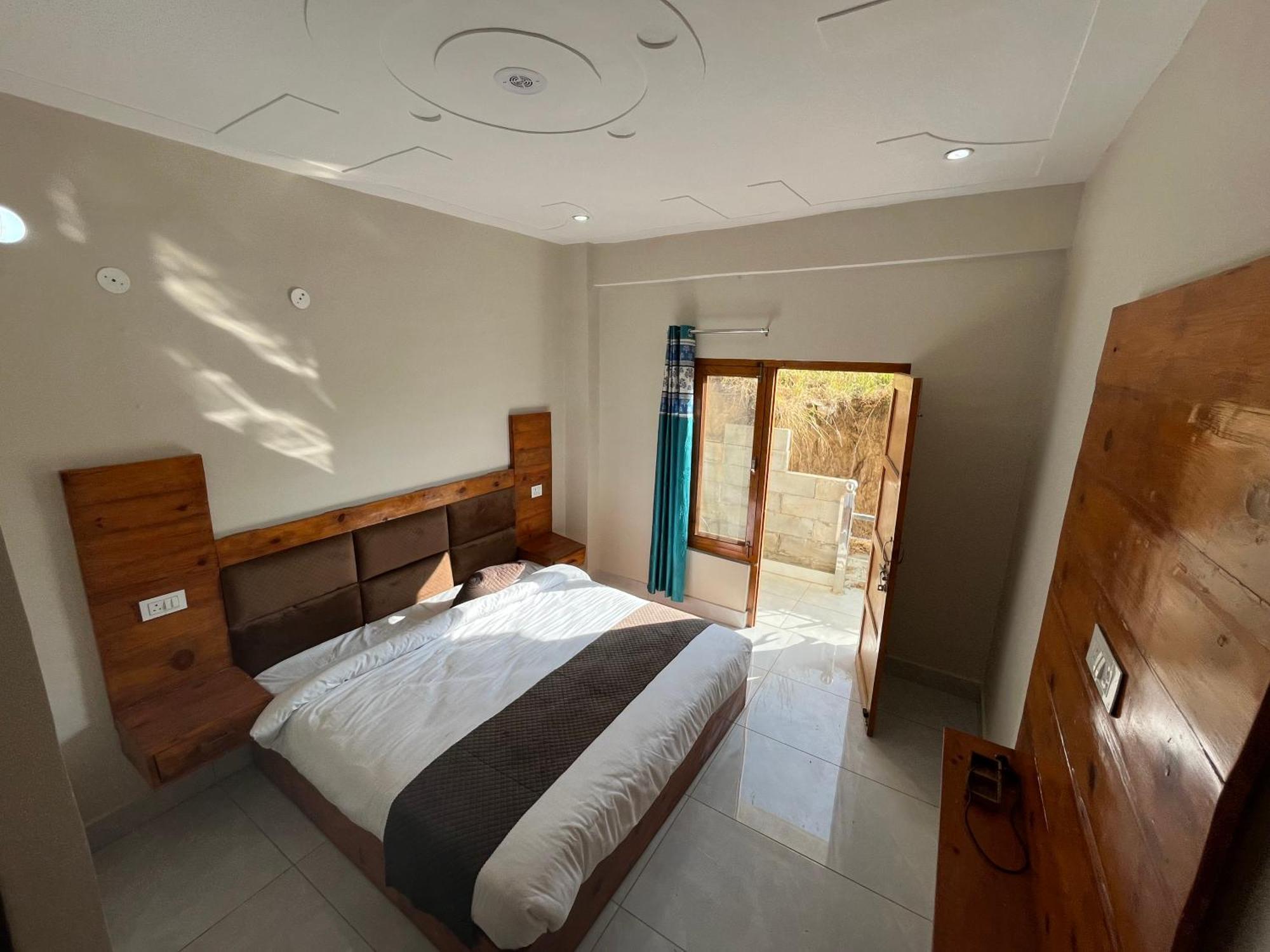 Himalayan Hill Top Resort Kanatal Buitenkant foto
